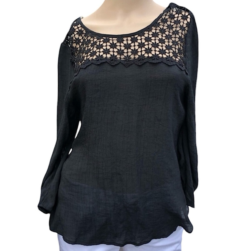 - Sugar Rain M Black Floral Crochet 3/4 Sleeve Blouse! NEW!